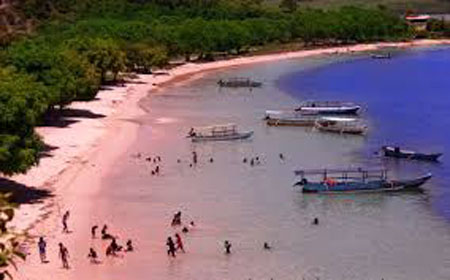 pink beach lombok